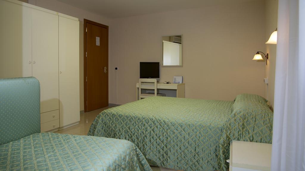 Hotel Cristallo ليريسي المظهر الخارجي الصورة