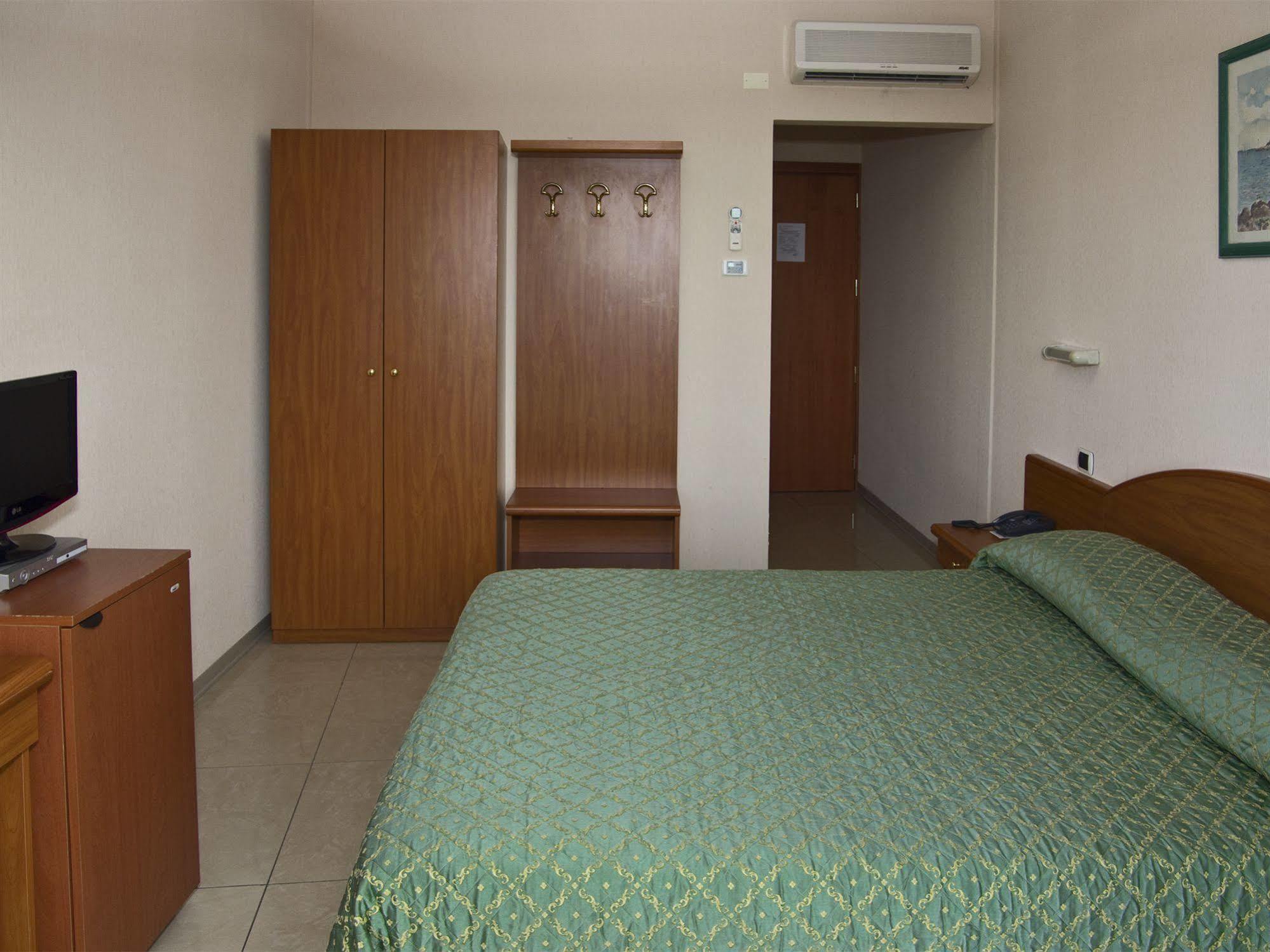 Hotel Cristallo ليريسي المظهر الخارجي الصورة