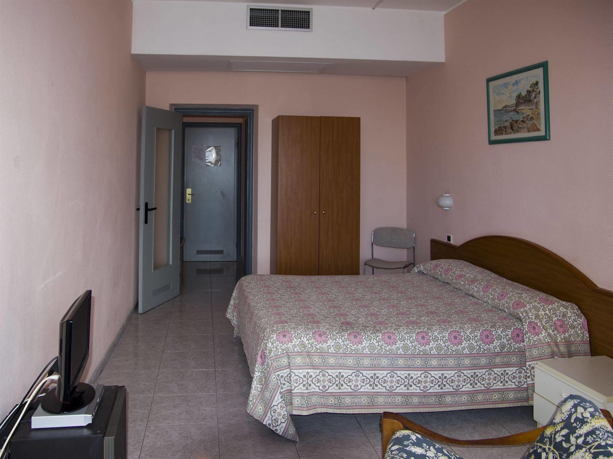 Hotel Cristallo ليريسي المظهر الخارجي الصورة