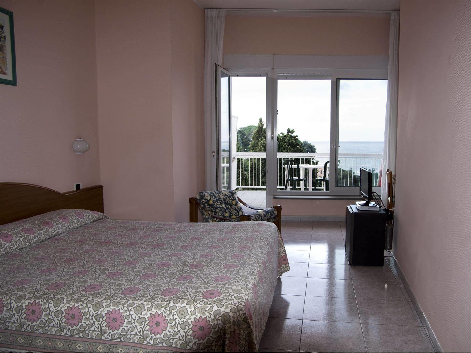 Hotel Cristallo ليريسي المظهر الخارجي الصورة