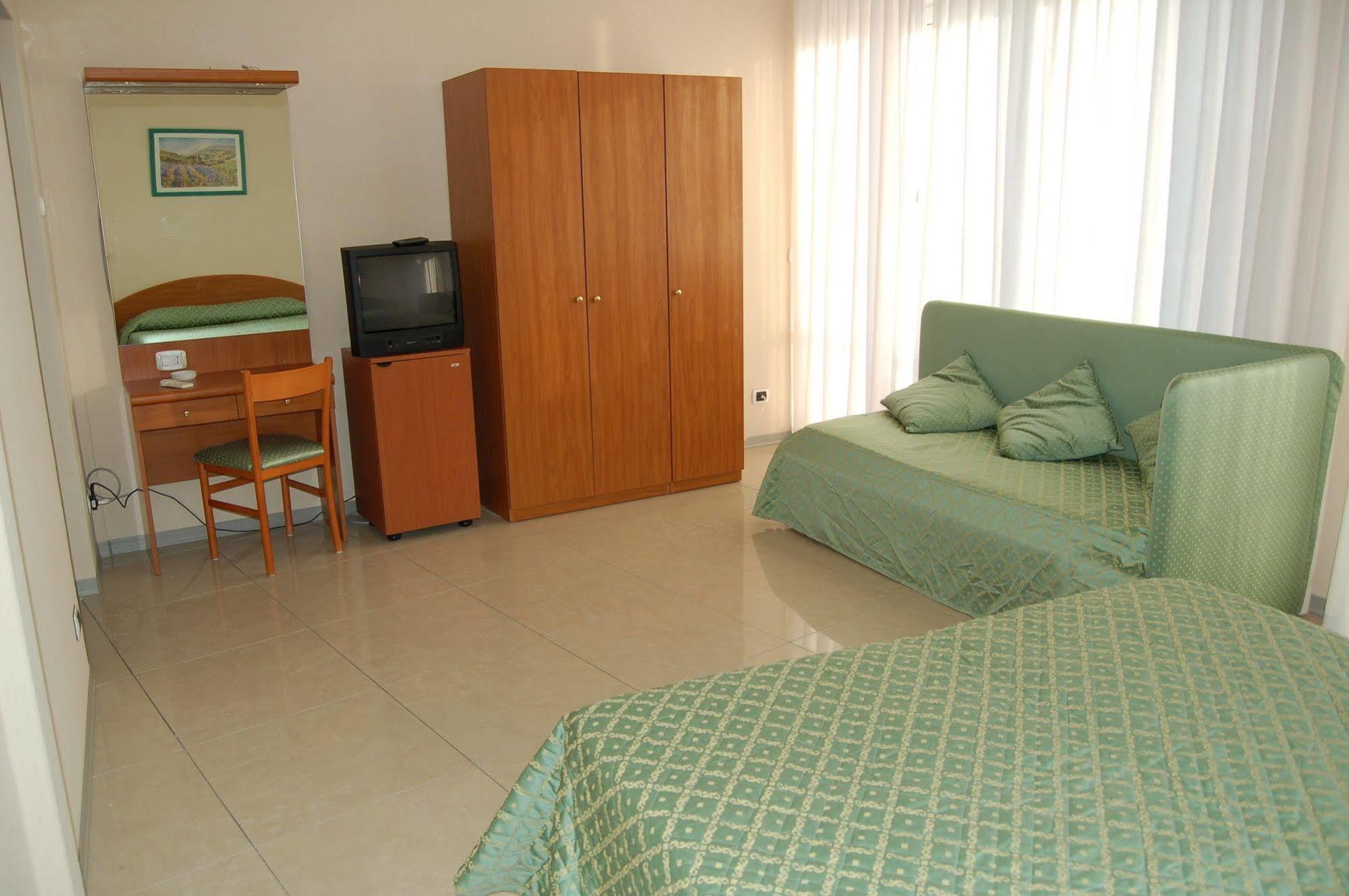 Hotel Cristallo ليريسي المظهر الخارجي الصورة