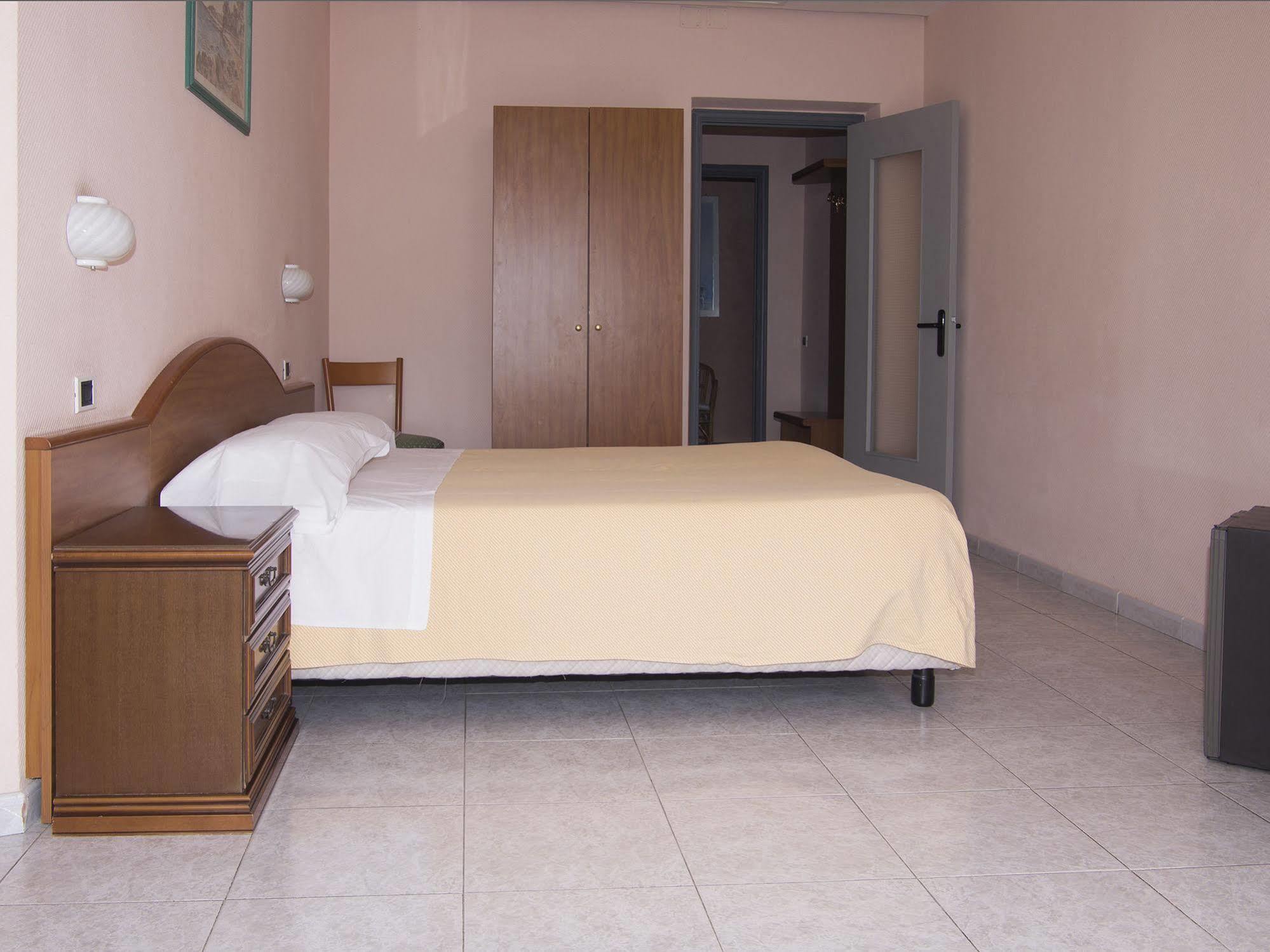 Hotel Cristallo ليريسي المظهر الخارجي الصورة