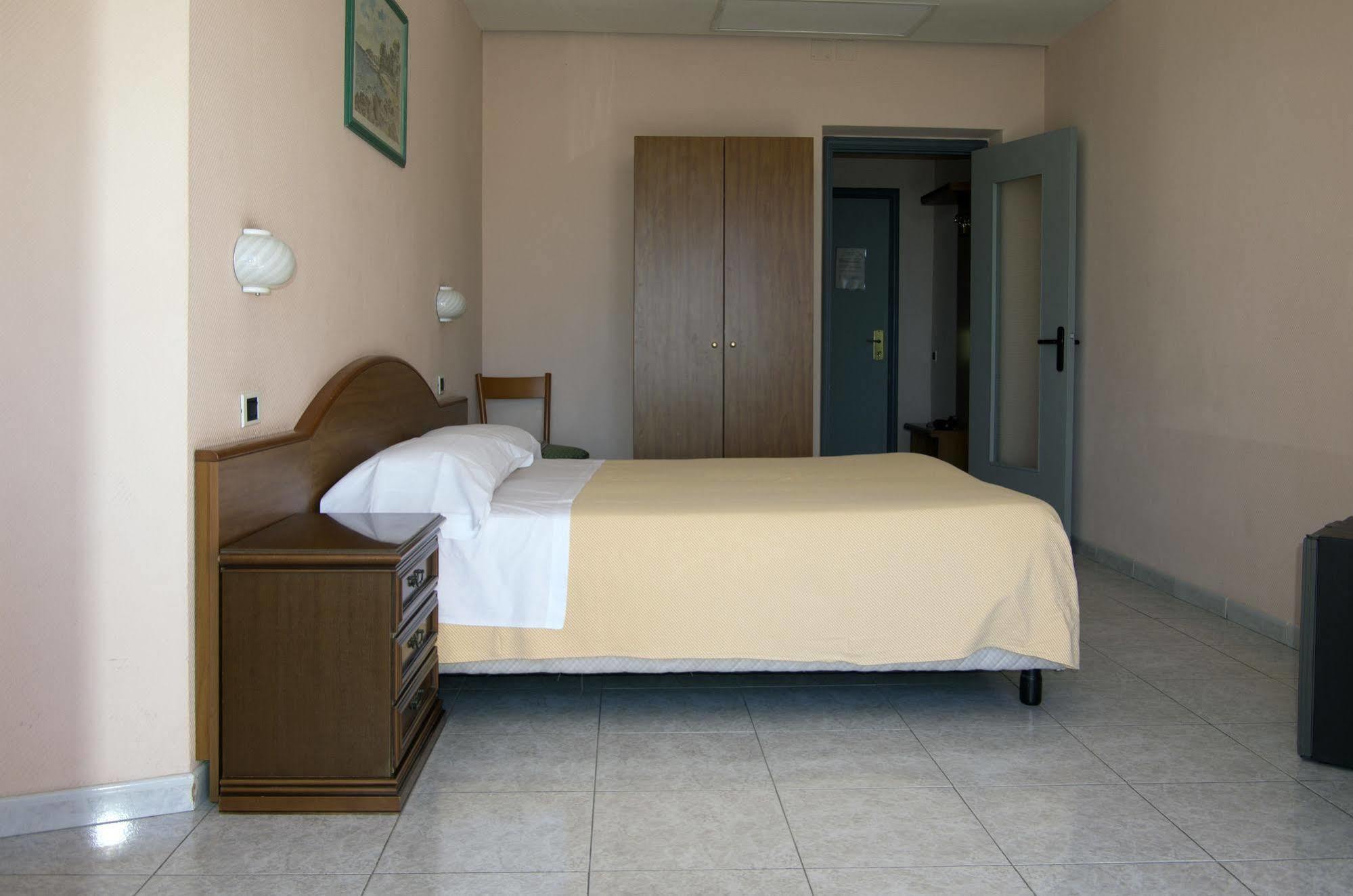 Hotel Cristallo ليريسي المظهر الخارجي الصورة